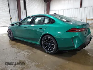 2025 BMW M5 z VIN WBS83FK04SCT95434, wystawiony jako Copart lot #56969865 z przebiegiem Nie podano mil oraz Szkody całkowita. Historia ofert i sprzedaży dostępna na DreamBid. Obrazek 2.