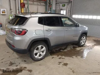 2018 Jeep Compass Latitude with VIN 3C4NJCBBXJT488428, listed as a IAAI auction lot 41644538 with 131,109 mi miles. Bid and sale history available at carsss.com. Image 4.