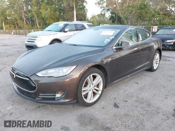 2014 Tesla Model S 60 z VIN 5YJSA1H19EFP51406, wystawiony jako IAAI lot #41561395 z przebiegiem Nie podano mil oraz . Historia ofert i sprzedaży dostępna na DreamBid. Obrazek 19.
