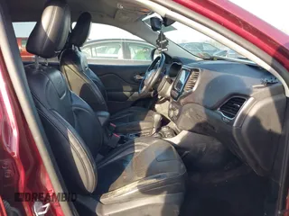 2019 Jeep Cherokee Limited with VIN 1C4PJMDX8KD121008, listed as a IAAI auction lot 41748829 with 129,247 mi miles. Bid and sale history available at carsss.com. Image 5.