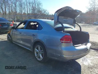 2014 Volkswagen Passat SE z VIN 1VWBN7A34EC039575, wystawiony jako IAAI lot #41234780 z przebiegiem Nie podano mil oraz . Historia ofert i sprzedaży dostępna na DreamBid. Obrazek 3.