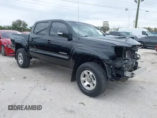 2015 Toyota Tacoma PreRunner z VIN 5TFJU4GNXFX067366, wystawiony jako IAAI lot #41350921 z przebiegiem 103 571 mil mil oraz . Historia ofert i sprzedaży dostępna na DreamBid. Obrazek 1.
