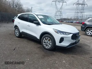 2025 Ford Escape Active z VIN 1FMCU0GN0SUA19156, wystawiony jako IAAI lot #41815194 z przebiegiem Nie podano mil oraz . Historia ofert i sprzedaży dostępna na DreamBid. Obrazek 1.