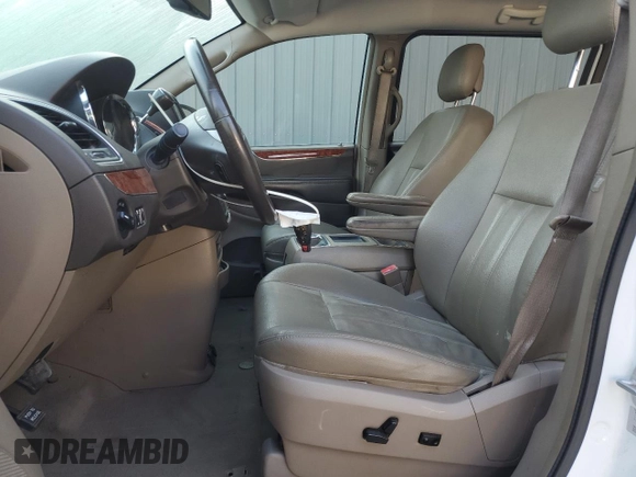 2015 Chrysler Town & Country Touring with VIN 2C4RC1BG4FR726022, listed as a Copart auction lot 50400675 with 231,821 mi miles and Salvage Title. Bid and sale history available at carsss.com. Image 7.