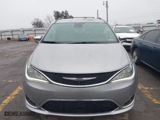 2017 Chrysler Pacifica Limited with VIN 2C4RC1GG6HR620540, listed as a IAAI auction lot 41612102 with 172,687 mi miles. Bid and sale history available at carsss.com. Image 12.