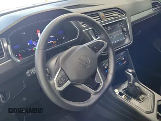 2024 Volkswagen Tiguan SE с VIN 3VV3B7AX4RM085495, выставлен на аукционе IAAI как лот 42796456 с пробегом 34 680 миль миль и . История ставок и продаж доступна на DreamBid. Изображение 46.