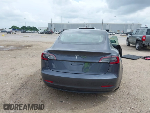 2023 Tesla Model 3 z VIN 5YJ3E1EA1PF642955, wystawiony jako IAAI lot #42121508 z przebiegiem 22 831 mil mil oraz . Historia ofert i sprzedaży dostępna na DreamBid. Obrazek 15.
