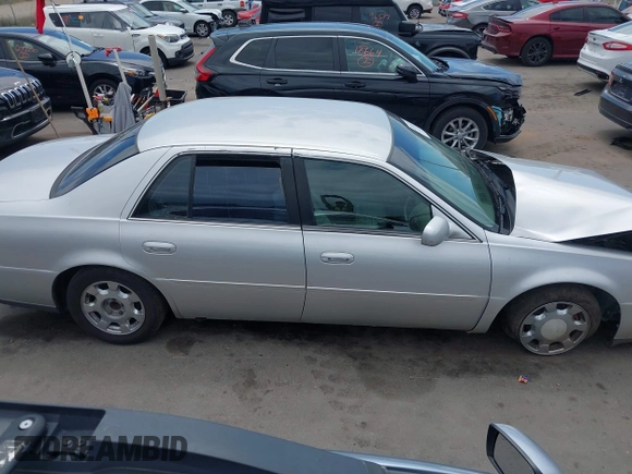 2002 Cadillac DeVille z VIN 1G6KD54Y22U108080, wystawiony jako IAAI lot #42304179 z przebiegiem 278 141 mil mil oraz . Historia ofert i sprzedaży dostępna na DreamBid. Obrazek 13.