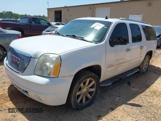 2011 GMC Yukon XL Denali with VIN 1GKS2MEF9BR198152, listed as a IAAI auction lot 41990816 with 235,010 mi miles. Bid and sale history available at carsss.com. Image 20.