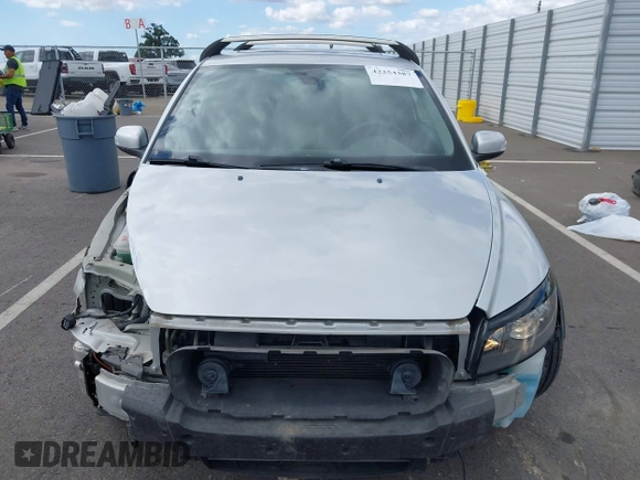 2010 Volvo C30 с VIN YV1672MK7A2174919, выставлен на аукционе IAAI как лот 42254387 с пробегом Не указан миль и . История ставок и продаж доступна на DreamBid. Изображение 13.