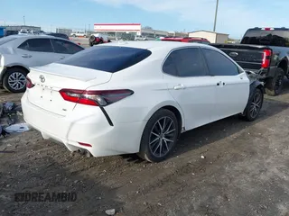 2022 Toyota Camry SE with VIN 4T1G11AK4NU620329, listed as a IAAI auction lot 41582065 with 50,000 mi miles and . Bid and sale history available at carsss.com. Image 4.