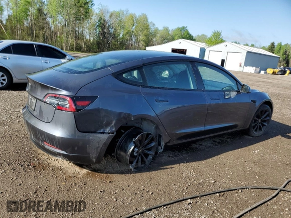 2023 Tesla Model 3 z VIN 5YJ3E1EAXPF404814, wystawiony jako Copart lot #56857105 z przebiegiem 59 360 mil mil oraz Czysty tytuł • Clean title. Historia ofert i sprzedaży dostępna na DreamBid. Obrazek 3.