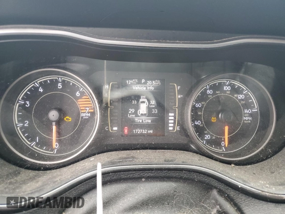 2019 Jeep Cherokee Latitude with VIN 1C4PJMCB8KD400125, listed as a Copart auction lot 61344145 with 172,732 mi miles and Clean title. Bid and sale history available at DreamBid. Image 9.
