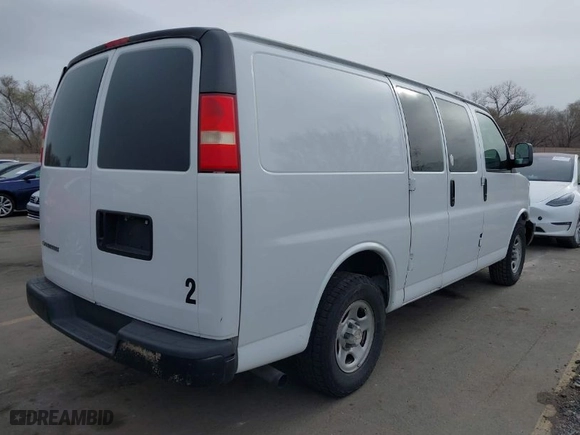 2007 Chevrolet Express Cargo Van with VIN 1GCFG15X671194331, listed as a IAAI auction lot 41900166 with 207,529 mi miles. Bid and sale history available at carsss.com. Image 4.