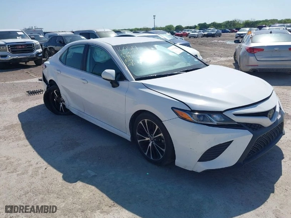 2020 Toyota Camry SE with VIN 4T1G11AK5LU930924, listed as a IAAI auction lot 41821405 with 89,554 mi miles. Bid and sale history available at carsss.com. Image 1.