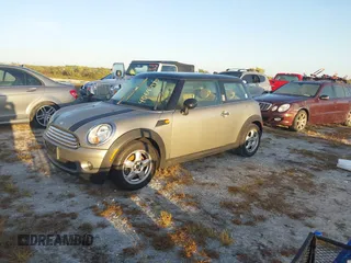 2007 MINI Hardtop with VIN WMWMF33587TU60750, listed as a IAAI auction lot 40640995 with Not Provided miles and . Bid and sale history available at DreamBid. Image 17.