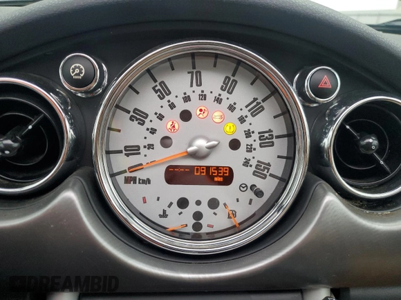 2008 MINI Convertible S z VIN WMWRH33518TU81148, wystawiony jako Copart lot #82677354 z przebiegiem 91 539 mil mil oraz Szkoda całkowita • Salvage title. Historia ofert i sprzedaży dostępna na DreamBid. Obrazek 9.