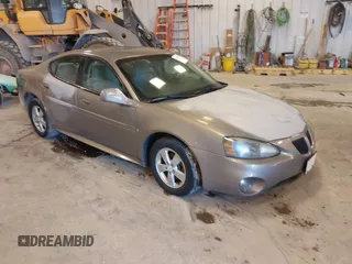 2007 Pontiac Grand Prix with VIN 2G2WP552671116867, listed as a IAAI auction lot 41988243 with 167,173 mi miles. Bid and sale history available at carsss.com. Image 1.