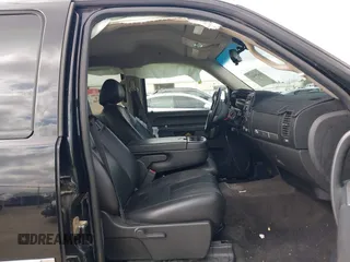 2011 GMC Sierra 1500 SLE z VIN 3GTP1VE0XBG306560, wystawiony jako IAAI lot #41496403 z przebiegiem 213 831 mil mil oraz . Historia ofert i sprzedaży dostępna na DreamBid. Obrazek 5.