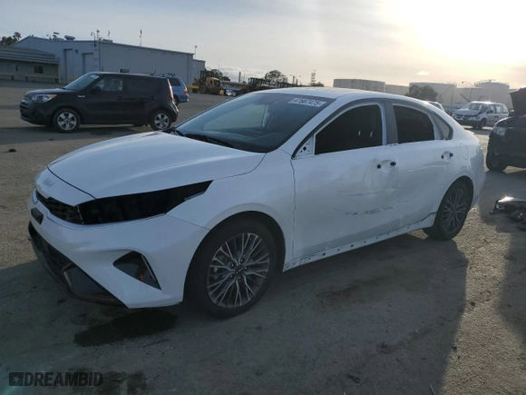 2022 Kia Forte GT-Line with VIN 3KPF54AD5NE507186, listed as a Copart auction lot 47667475 with 22,869 mi miles and Salvage Title. Bid and sale history available at carsss.com. Image 1.
