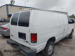 2010 Ford Econoline Cargo Commercial z VIN 1FTNE2EW7ADA73425, wystawiony jako IAAI lot #41697733 z przebiegiem 441 452 mil mil oraz . Historia ofert i sprzedaży dostępna na DreamBid. Obrazek 4.