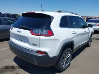 2019 Jeep Cherokee Latitude Plus z VIN 1C4PJLLB6KD420089, wystawiony jako IAAI lot #42229046 z przebiegiem 45 437 mil mil oraz . Historia ofert i sprzedaży dostępna na DreamBid. Obrazek 4.