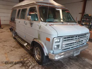 1989 Chevrolet Chevy Van z VIN 1GBEG25K1K7176240, wystawiony jako IAAI lot #42190073 z przebiegiem 99 486 mil mil oraz . Historia ofert i sprzedaży dostępna na DreamBid. Obrazek 1.
