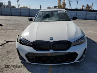 2023 BMW 3 Series 330i z VIN 3MW69FF08P8D73326, wystawiony jako Copart lot #57511995 z przebiegiem Nie podano mil oraz Czysty tytuł • Clean title. Historia ofert i sprzedaży dostępna na DreamBid. Obrazek 5.