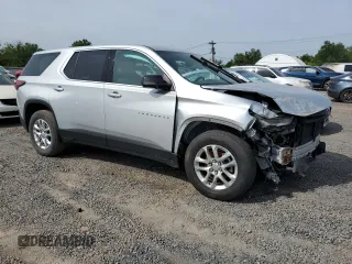 2022 Chevrolet Traverse LS z VIN 1GNERFKW4NJ104788, wystawiony jako Copart lot #58353625 z przebiegiem 84 123 mil mil oraz Czysty tytuł • Clean title. Historia ofert i sprzedaży dostępna na DreamBid. Obrazek 4.