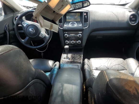 2010 Nissan Maxima SV z VIN 1N4AA5AP3AC836921, wystawiony jako Copart lot #52518935 z przebiegiem 185 841 mil mil oraz Szkoda całkowita • Salvage title. Historia ofert i sprzedaży dostępna na DreamBid. Obrazek 8.
