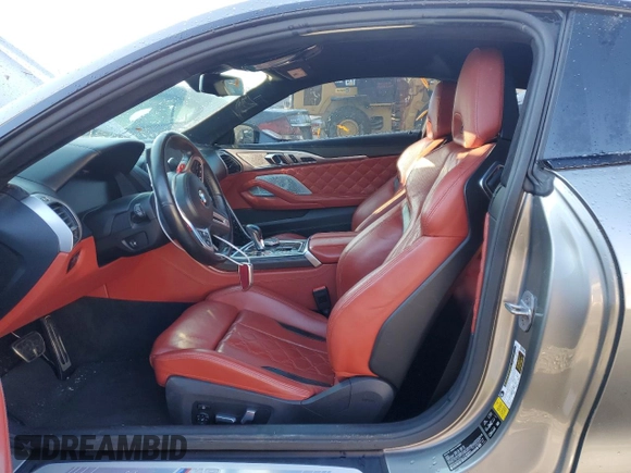 2020 BMW M8 z VIN WBSAE0C05LCD46660, wystawiony jako Copart lot #84676424 z przebiegiem 48 569 mil mil oraz Szkoda całkowita • Salvage title. Historia ofert i sprzedaży dostępna na DreamBid. Obrazek 7.