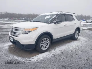 2014 Ford Explorer XLT with VIN 1FM5K7D85EGB32187, listed as a IAAI auction lot 41288259 with 237,289 mi miles. Bid and sale history available at carsss.com. Image 2.