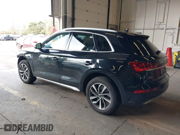 2021 Audi Q5 Premium with VIN WA1AAAFY4M2055723, listed as a IAAI auction lot 41563115 with 40,564 mi miles. Bid and sale history available at carsss.com. Image 3.