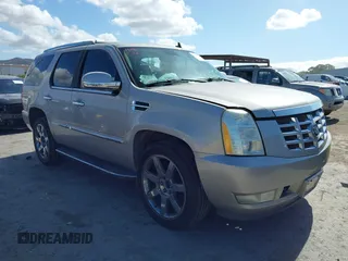 2007 Cadillac Escalade z VIN 1GYFK63877R130222, wystawiony jako IAAI lot #42245310 z przebiegiem 141 638 mil mil oraz . Historia ofert i sprzedaży dostępna na DreamBid. Obrazek 1.