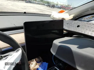 2024 Tesla Model Y Long Range with VIN 7SAYGDEEXRA286528, listed as a Copart auction lot 56321585 with Not provided miles and Salvage title. Bid and sale history available at DreamBid. Image 9.