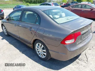 2009 Honda Civic LX z VIN 1HGFA16519L004488, wystawiony jako IAAI lot #42231008 z przebiegiem 239 870 mil mil oraz . Historia ofert i sprzedaży dostępna na DreamBid. Obrazek 3.