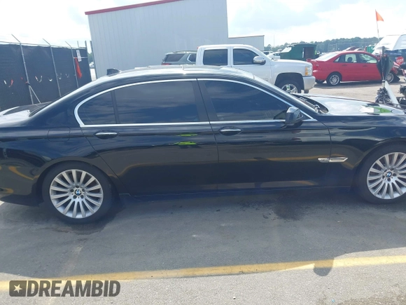 2011 BMW 7 Series 750Li xDrive z VIN WBAKC8C54BC431851, wystawiony jako IAAI lot #42216519 z przebiegiem 106 022 mil mil oraz . Historia ofert i sprzedaży dostępna na DreamBid. Obrazek 13.
