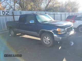 2000 GMC New Sierra 1500 SLE with VIN 2GTEK19T2Y1305048, listed as a IAAI auction lot 40946753 with 155,932 mi miles. Bid and sale history available at carsss.com. Image 1.