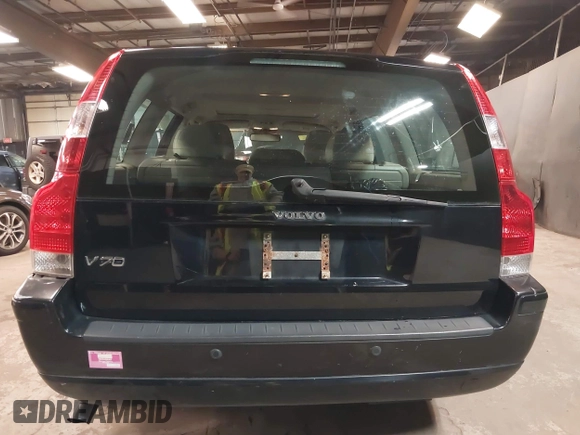 2005 Volvo V70 with VIN YV1SW640552499033, listed as a IAAI auction lot 42084472 with 149,567 mi miles. Bid and sale history available at carsss.com. Image 17.