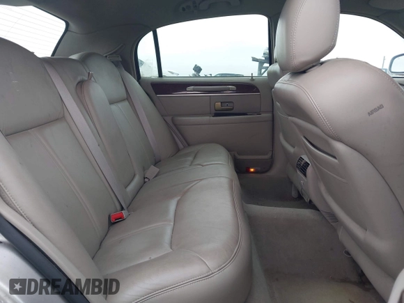 2005 Lincoln Town Car Signature Limited z VIN 1LNHM82W35Y613094, wystawiony jako IAAI lot #42191430 z przebiegiem 131 071 mil mil oraz . Historia ofert i sprzedaży dostępna na DreamBid. Obrazek 8.