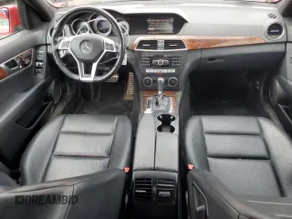 2014 Mercedes-Benz C 300 Sport z VIN WDDGF8AB0EA925820, wystawiony jako Copart lot #56204535 z przebiegiem 86 173 mil mil oraz Szkoda całkowita • Salvage title. Historia ofert i sprzedaży dostępna na DreamBid. Obrazek 8.