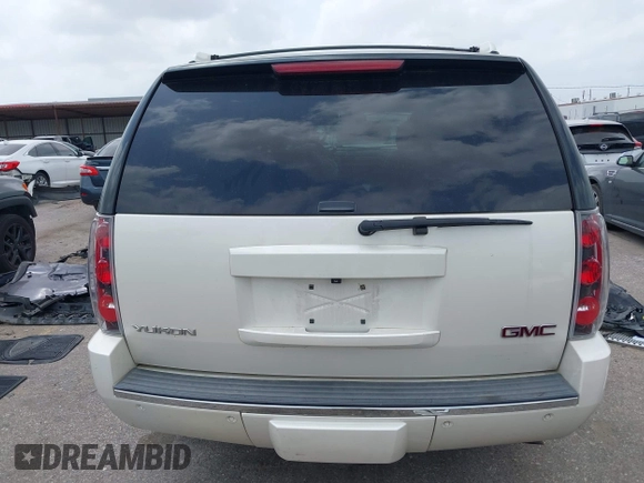2013 GMC Yukon Denali with VIN 1GKS1EEF5DR326804, listed as a IAAI auction lot 41944142 with 1 mi miles. Bid and sale history available at carsss.com. Image 16.