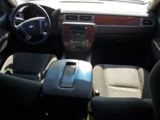 2011 Chevrolet Suburban LS z VIN 1GNSCHE0XBR383295, wystawiony jako Copart lot #60819305 z przebiegiem 133 643 mil mil oraz Szkoda całkowita • Salvage title. Historia ofert i sprzedaży dostępna na DreamBid. Obrazek 8.