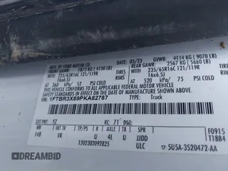 2023 Ford Transit Cargo z VIN 1FTBR3X89PKA82787, wystawiony jako IAAI lot #41330722 z przebiegiem 76 536 mil mil oraz . Historia ofert i sprzedaży dostępna na DreamBid. Obrazek 9.