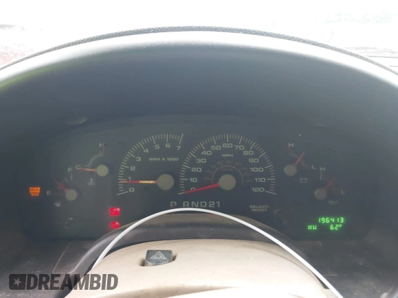 2004 Ford Expedition Special Service z VIN 1FMFU16L24LB49354, wystawiony jako IAAI lot #42145445 z przebiegiem 196 413 mil mil oraz . Historia ofert i sprzedaży dostępna na DreamBid. Obrazek 7.