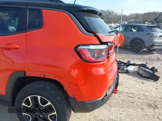 2020 Jeep Compass Trailhawk with VIN 3C4NJDDB2LT142394, listed as a IAAI auction lot 42055893 with 54,490 mi miles and . Bid and sale history available at carsss.com. Image 19.