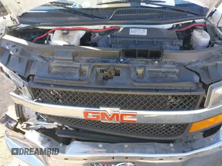 2021 GMC Savana Cargo Van with VIN 1GTW7AF70M1202109, listed as a IAAI auction lot 40583972 with 104,233 mi miles. Bid and sale history available at carsss.com. Image 10.