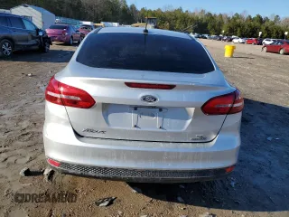 2016 Ford Focus SE z VIN 1FADP3F2XGL399943, wystawiony jako Copart lot #46472415 z przebiegiem 70 047 mil mil oraz Szkoda całkowita • Salvage title. Historia ofert i sprzedaży dostępna na DreamBid. Obrazek 6.