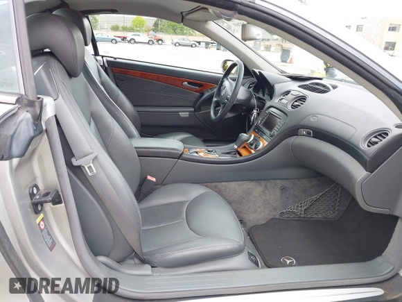 2005 Mercedes-Benz SL 500 z VIN WDBSK75F75F102486, wystawiony jako IAAI lot #42129769 z przebiegiem 61 246 mil mil oraz . Historia ofert i sprzedaży dostępna na DreamBid. Obrazek 5.