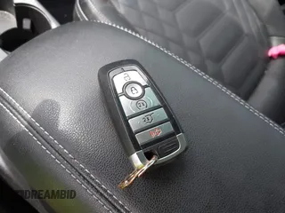 2023 Ford Escape PHEV z VIN 1FMCU0E16PUA29522, wystawiony jako IAAI lot #42441748 z przebiegiem 26 938 mil mil oraz . Historia ofert i sprzedaży dostępna na DreamBid. Obrazek 11.
